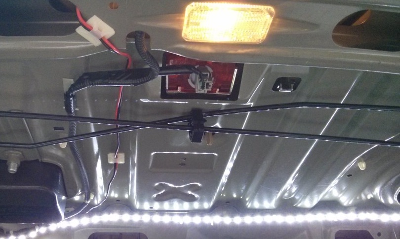 Замена лампочки освещения багажника Honda Civic 2005 - 2011