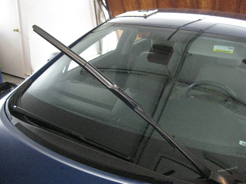 Замена щеток стеклоочистителя ветрового окна Honda Civic 2005 - 2011