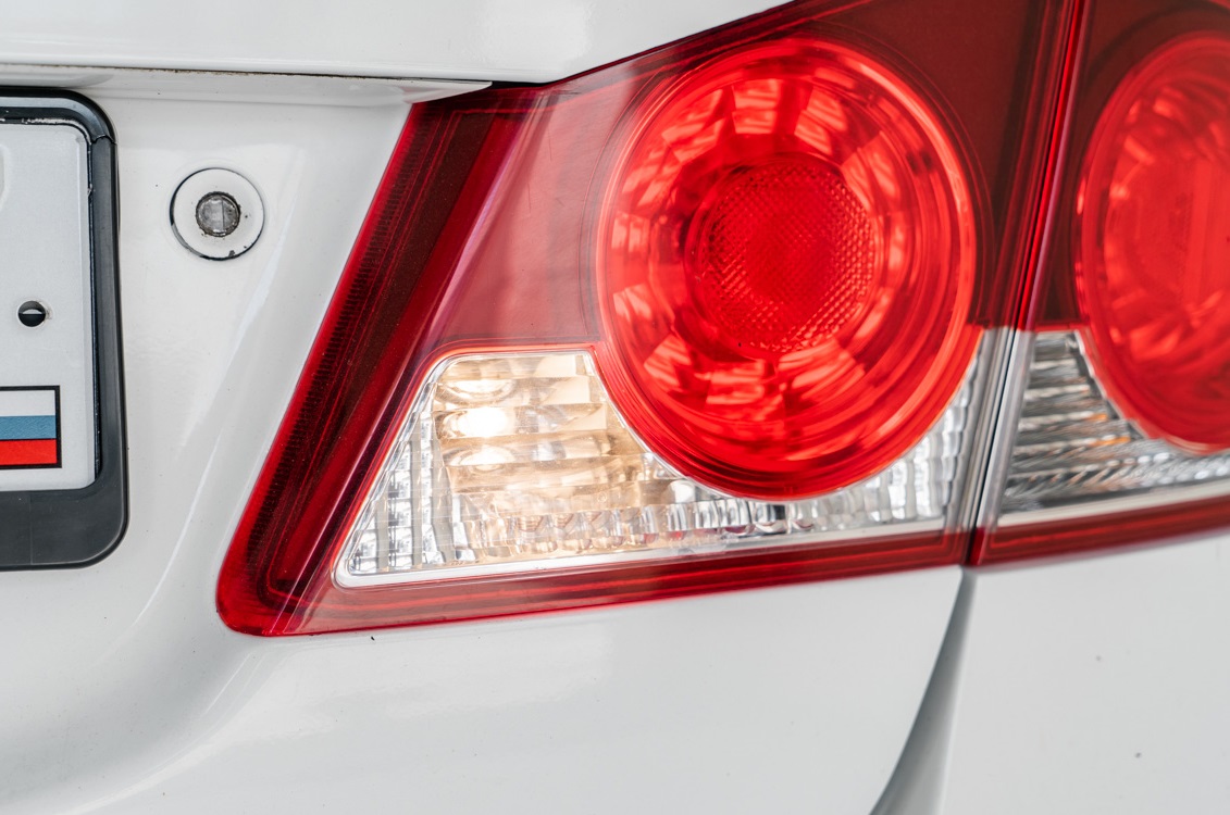 Замена лампы заднего хода Honda Civic 2005 - 2011