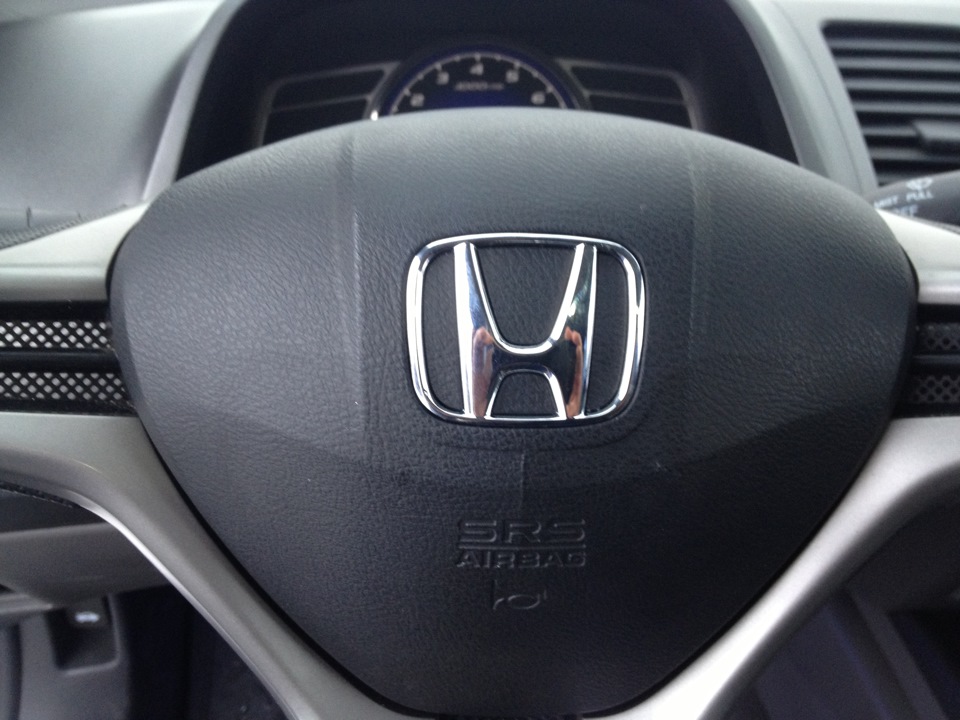 Снятие подушки безопасности водителя Хонда Цивик 2005 - 2011