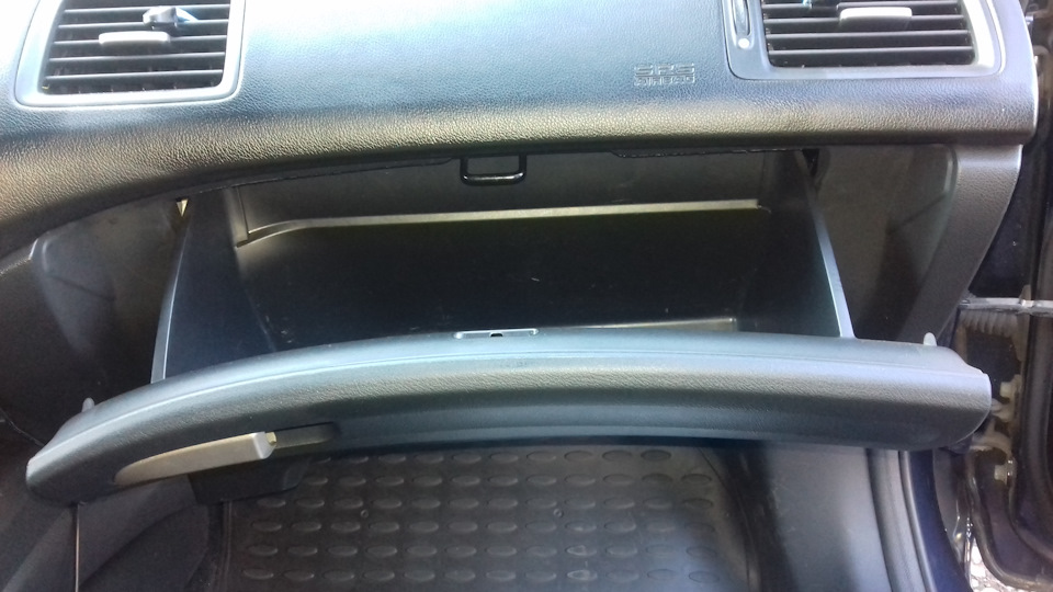 Снятие подушки безопасности переднего пассажира Хонда Цивик