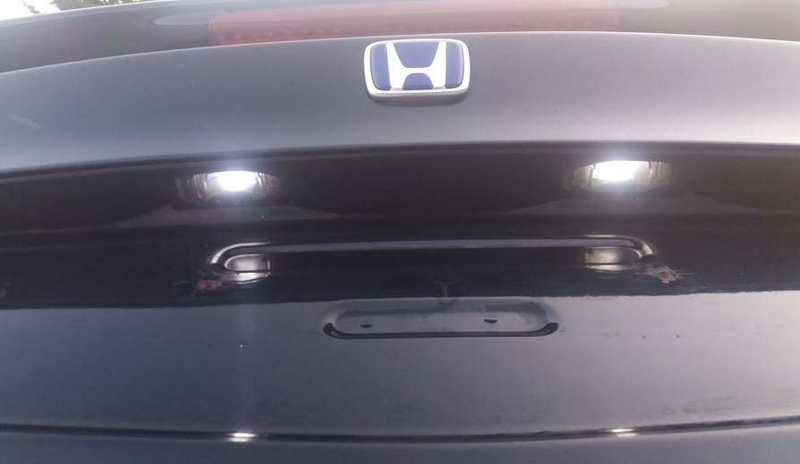 Замена фонарей подсветки номера Хонда Цивик 2005 - 2011