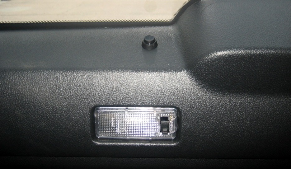 Замена лампы освещения багажника Ниссан Х-Трейл