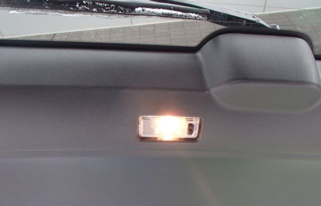 Замена плафона подсветки багажника Ниссан Х-Трейл