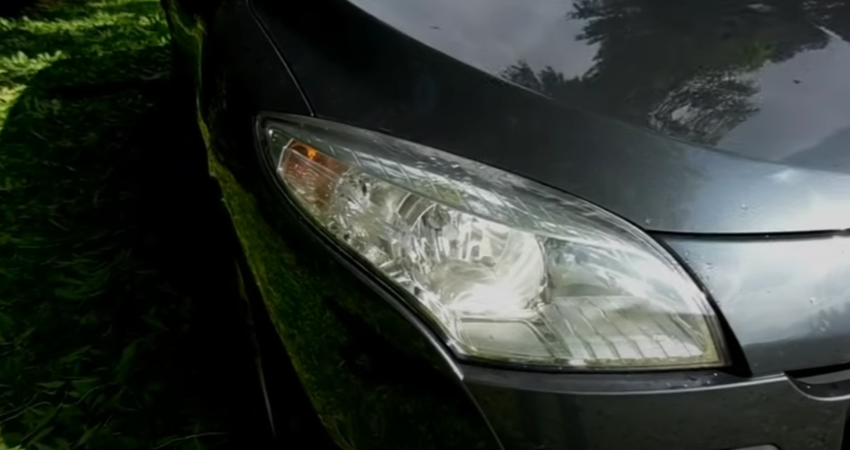 Замена лампы ближнего света Renault Megane 3