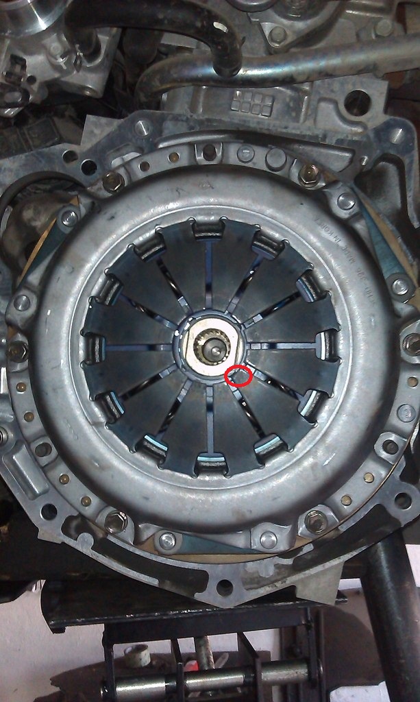 Оцените состояние диафрагменной пружины нажимного диска на автомобиле Hyundai Solaris