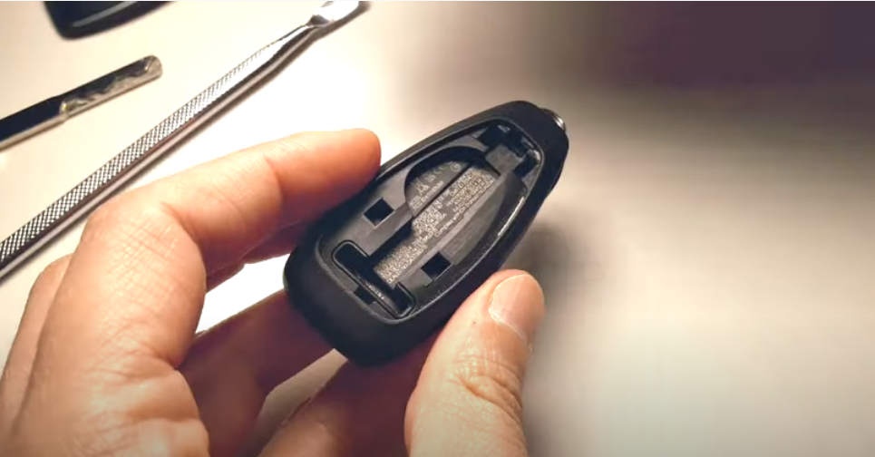 Замена батарейки в ключе Ford Focus 3