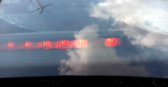 Снятие дополнительного стоп-сигнала Audi A6 C5 и замена лампочки