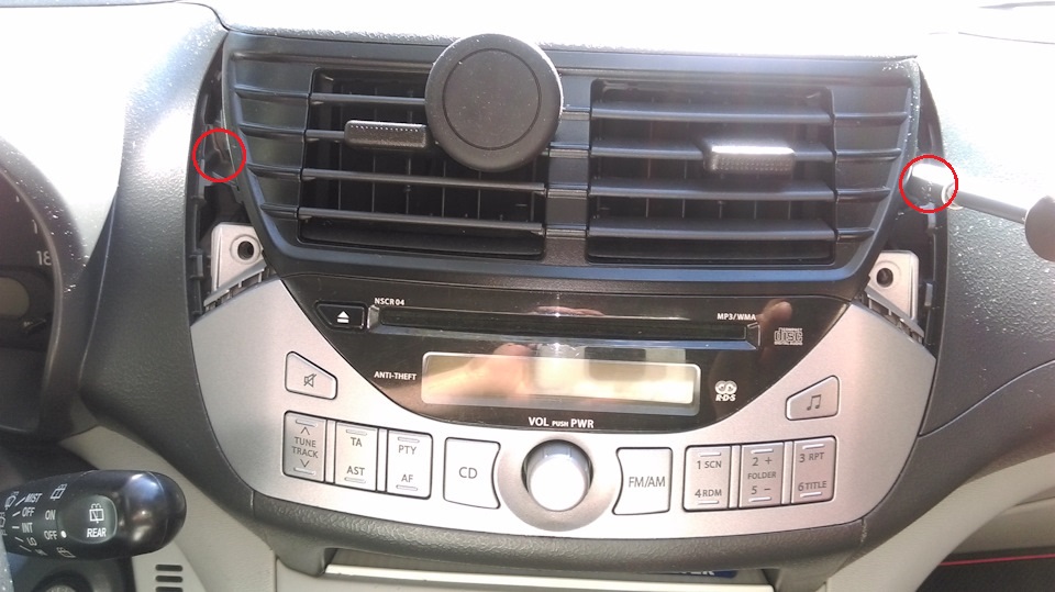 Suzuki Alto. Radio removal and refitting. 2013. 