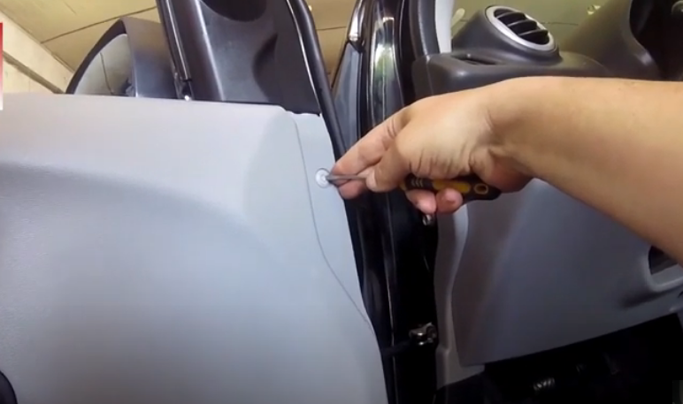 Снятие обшивки передней двери Suzuki Alto