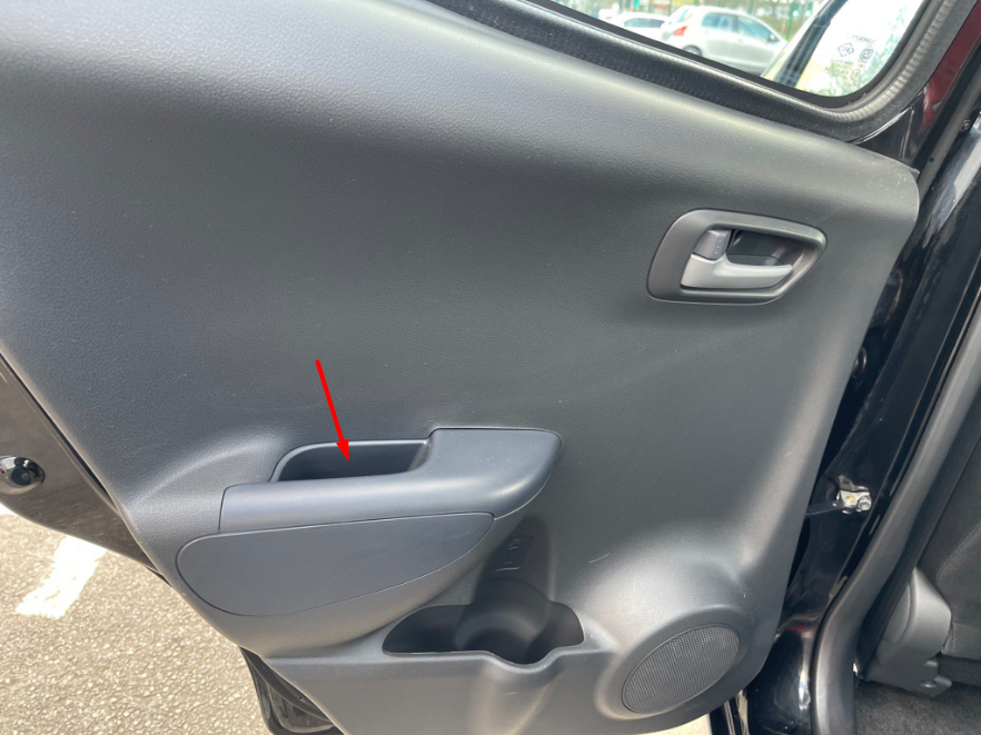 Снятие обшивки задней двери Suzuki Alto
