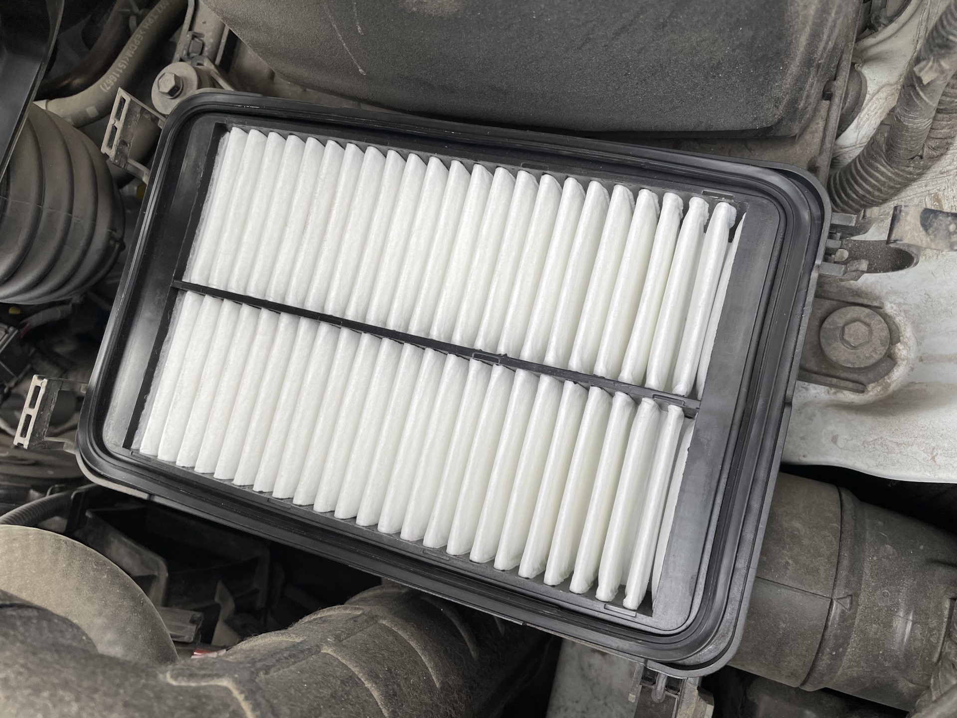 Cleaning and replacing the Hyundai Creta air filter