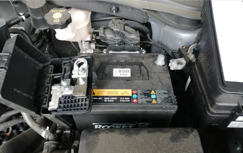Снятие аккумуляторной батареи Hyundai Creta