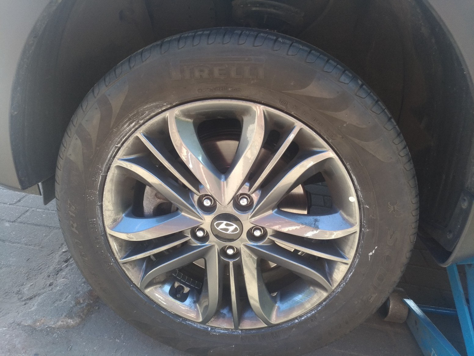 Hyundai Creta wheel replacement