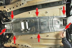 Демонтаж термоэкрана на основании кузова Volkswagen Polo