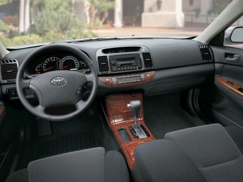 New steering wheel of Toyota Camry
