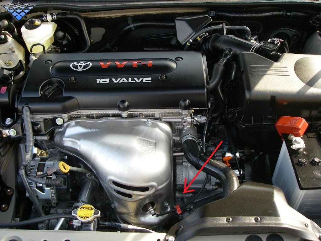 Месторасположения серийного номера на двигателе Toyota Camry 