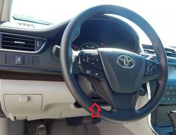 Рычаг регулировки положения рулевого колеса Toyota Camry