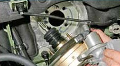Снятие вакуумного усилителя из моторного толкателя Лада Гранта (ВАЗ 2190)