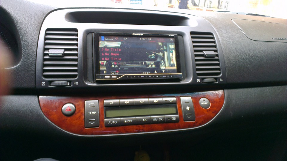 Общий вид панели управления системой кондиционирования воздуха Toyota Camry