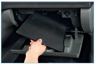 Снятие резинового коврика из вещевого ящика Ford Focus 2