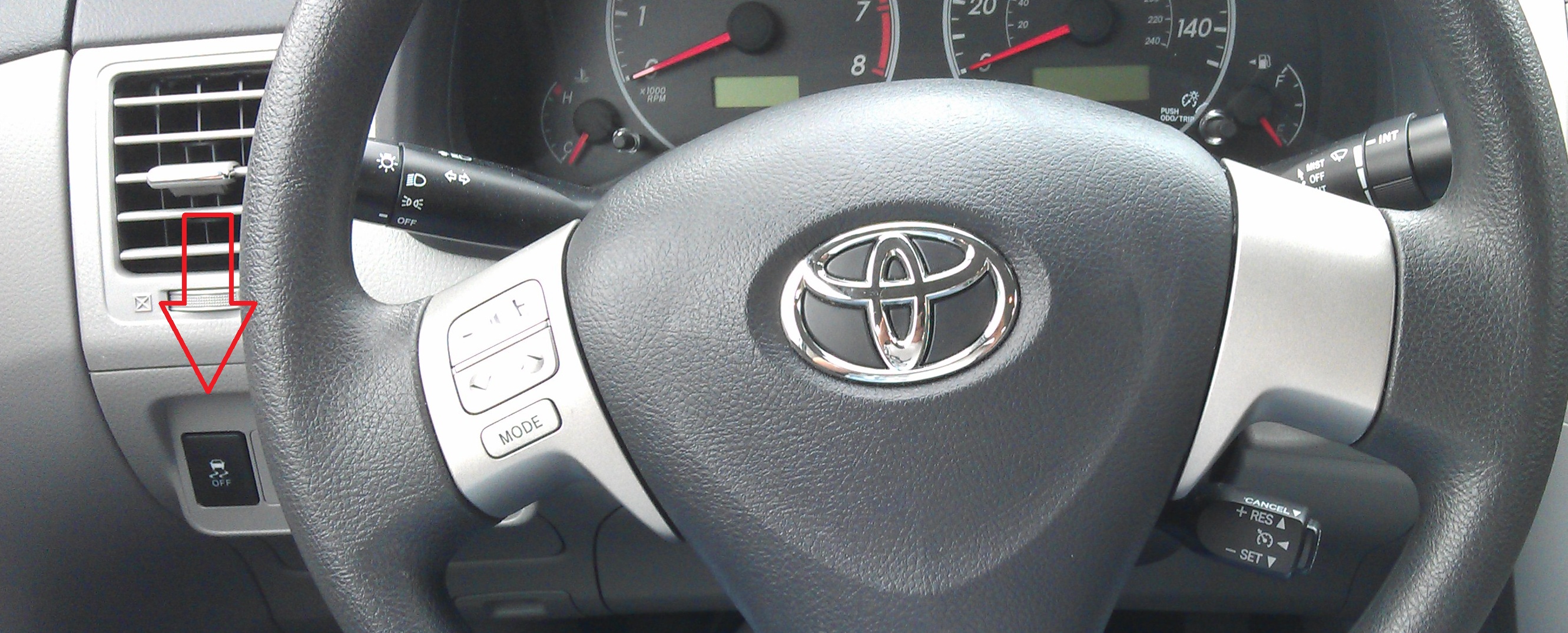 Местоположения выключателя «TRC OFF» Toyota Camry