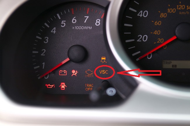 Контрольная лампа системы стабилизации курсовой устойчивости «VSC» на Toyota Camry
