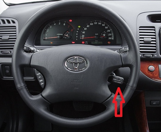 Кнопка включения системы курсовой устойчивости Toyota Camry 