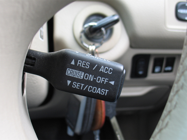 Кнопка «ON-OFF» для выключения системы Toyota Camry