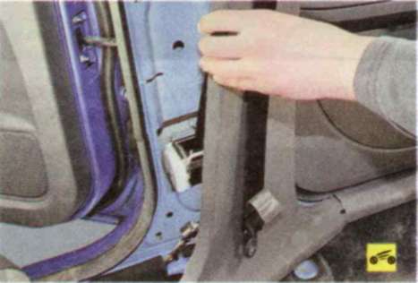 Как снять нижнюю решетку форд фокус 2 рестайлинг