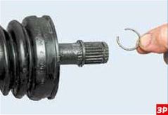 Снятие стопорного кольца из проточки вала привода колес Лада Гранта (ВАЗ 2190)