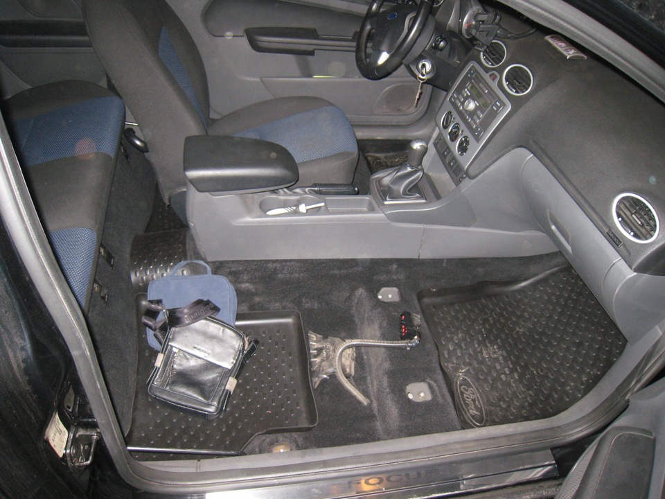 Вид салона Ford Focus 2 со снятым сиденьем