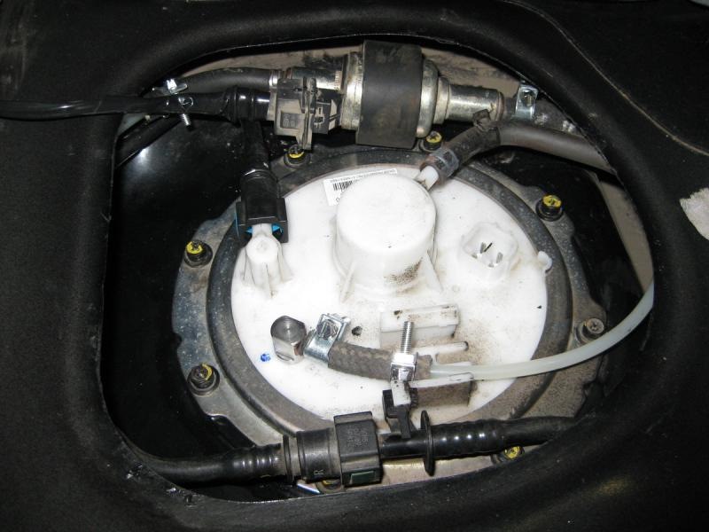Топливный модуль на автомобиле Hyundai Solaris