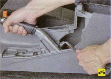 Как снять подлокотник форд фокус 2 рестайлинг