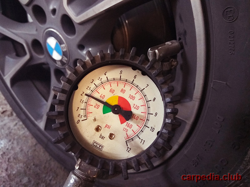 Показания колесного манометра BMW X5