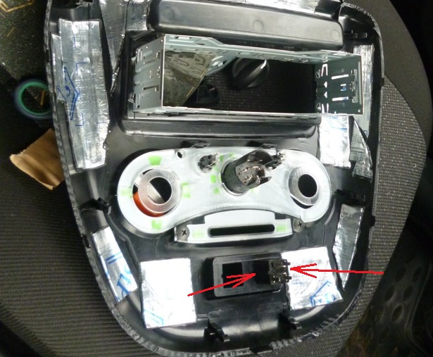 Размещение фиксаторов выключателя обогрева заднего стекла Лада Гранта (ВАЗ 2190)