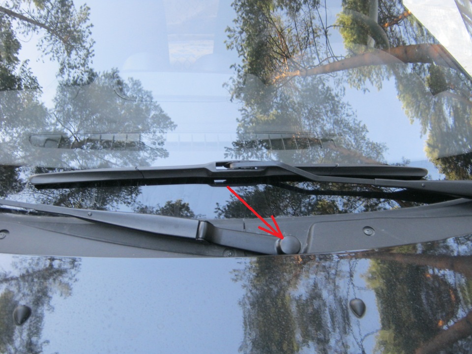 Декоративный колпачок рычага щетки очистителя ветрового стекла Лада Гранта (ВАЗ 2190)