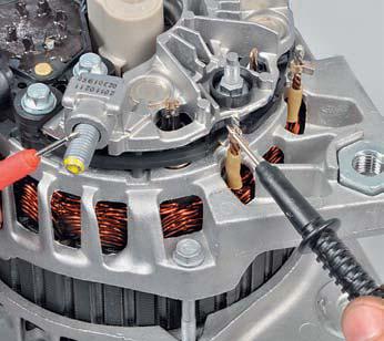 Проверить положительные вентили выпрямительного блока генератора на автомобиле Hyundai Solaris