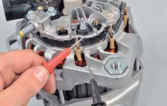Проверить отрицательные вентили выпрямительного блока генератора на автомобиле Hyundai Solaris