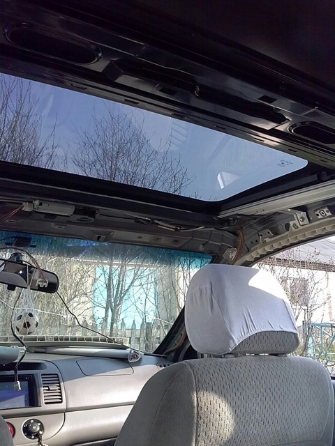 Салон Toyota Camry со снятым потолком