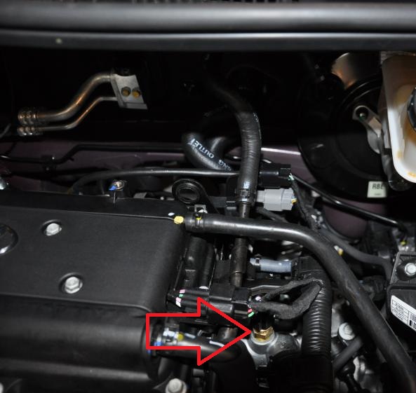Расположение датчика температуры охлаждающей жидкости на автомобиле Hyundai Solaris