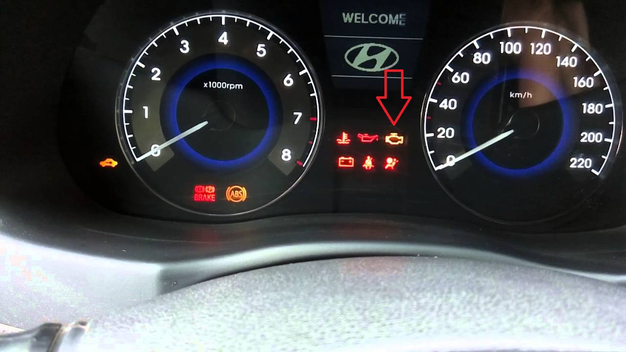 Сигнализатор системы управления двигателя на автомобиле Hyundai Solaris