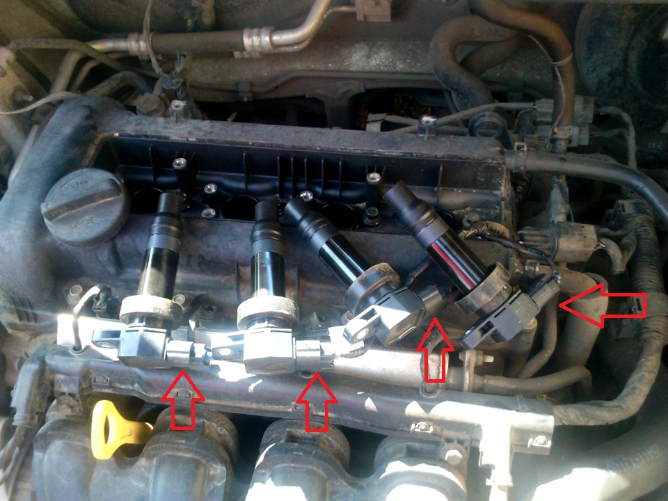 Отсоединить колодки проводов от катушек зажигания на автомобиле Hyundai Solaris