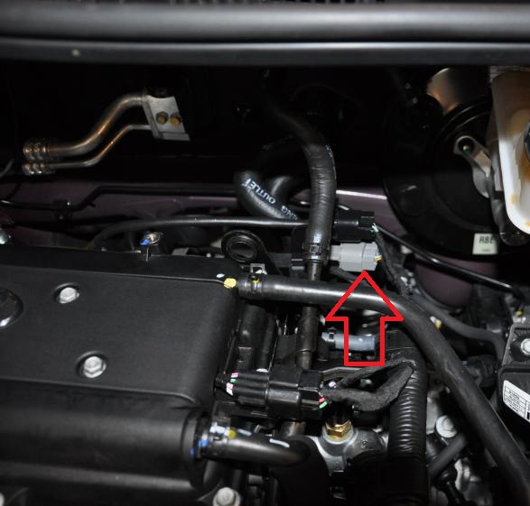Снять колодку проводов диагностического датчика концентрации кислорода на автомобиле Hyundai Solaris