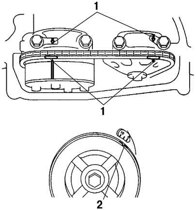 Совмещение маркировки с метками на крышках подшипников распределительного вала Toyota Camry 