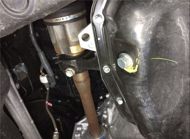 Сливная пробка масла двигателя Toyota Camry 