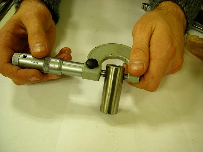 Измерение диаметра поршневого пальца Toyota Camry