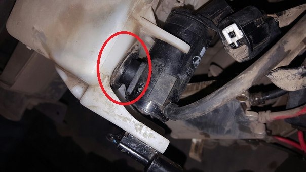 Pry off the windshield washer pump housing on a Hyundai Solaris with a screwdriver