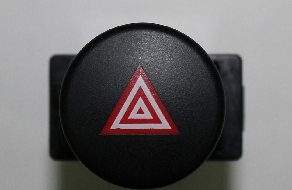 Кнопка аварийной сигнализации на автомобиле Hyundai Solaris