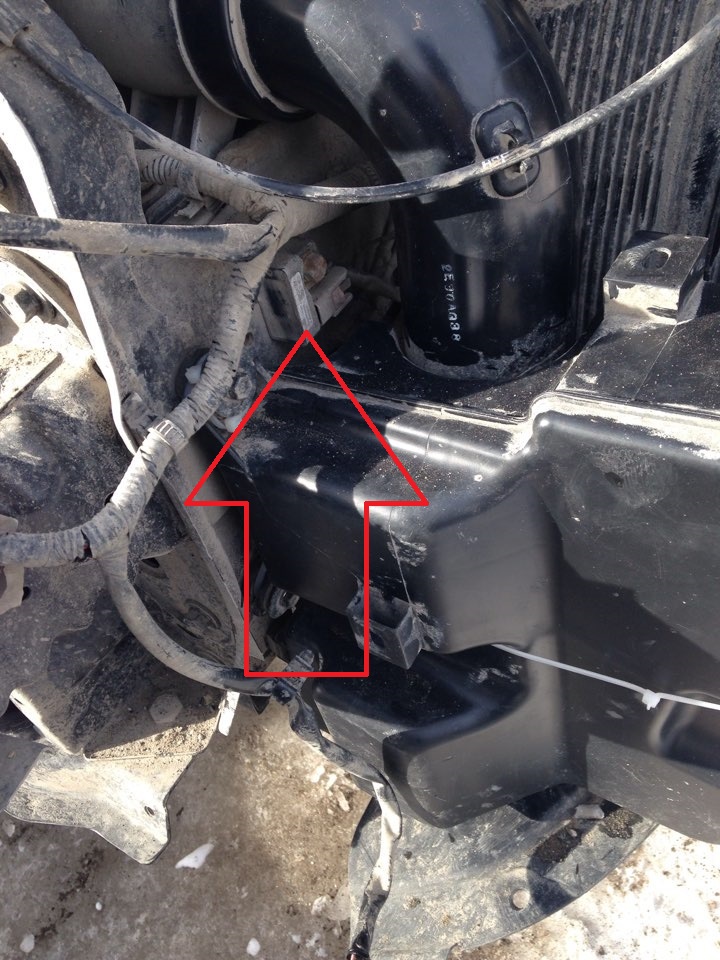 Расположение датчика фронтального удара со стороны водителя на автомобиле Hyundai Solaris